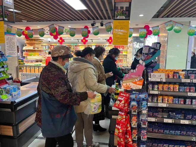 五一假期 我市菜籃子貨豐價穩，日用百貨銷售紅火